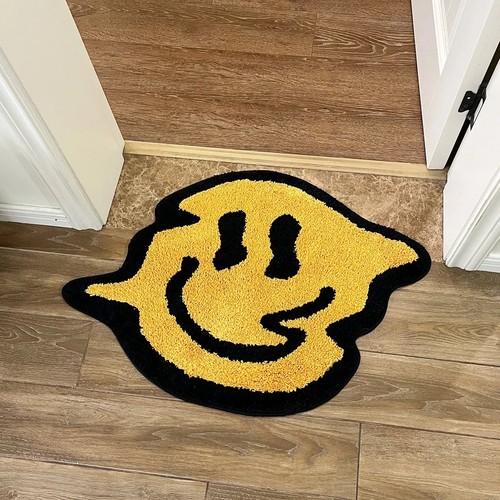 Trippy smiley face rug y2k - face,